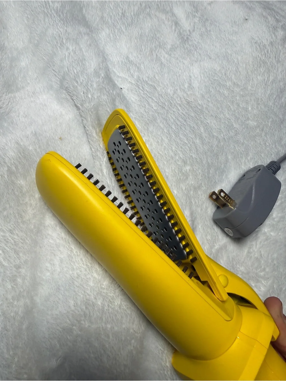 Drybar The Straight Shot Blow Drying Flat Iron Yellow Hair Straightener styler